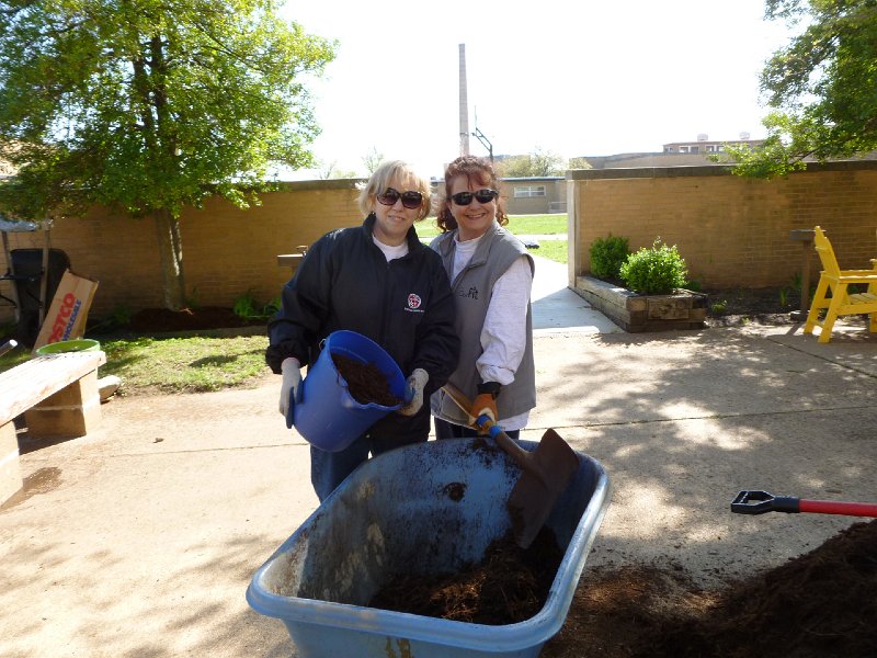 VA Garden April 2013 043